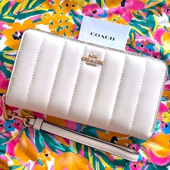 Brand New Coach Genuine Leather Chalk Quilt Long Zip Around Wristlet Wallet - Picture 2 of 15